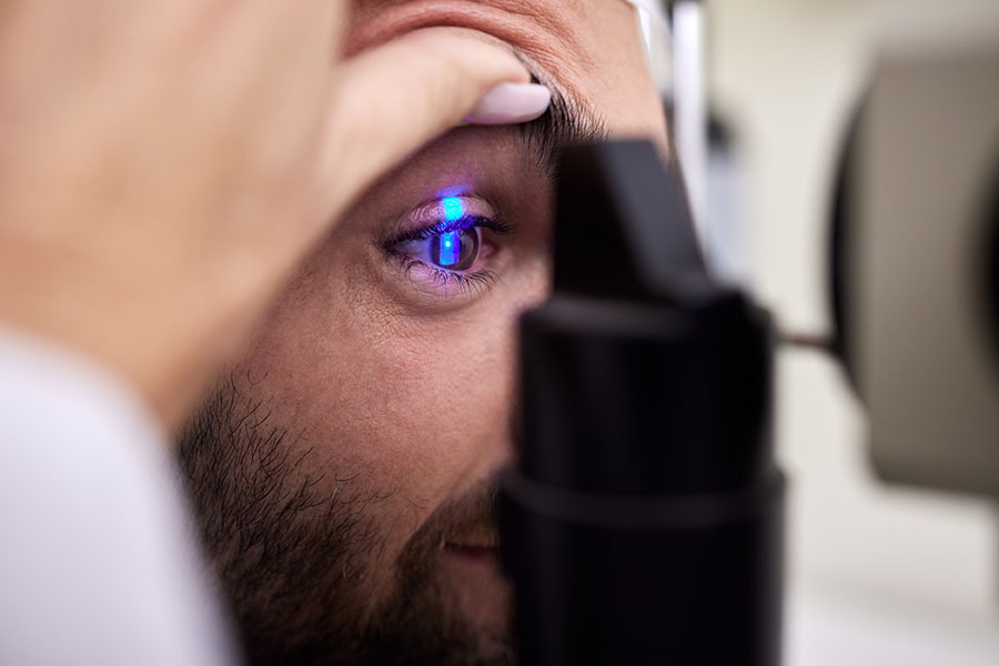 عمليات تصحيح الإبصار بالليزر (LASIK & PRK)